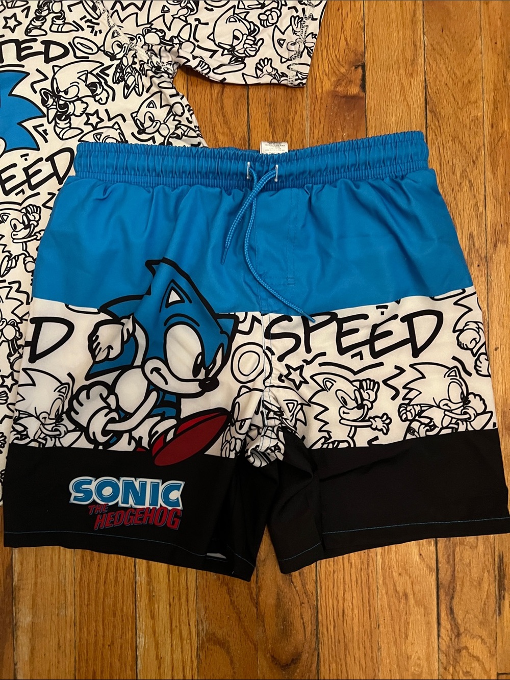 Boys swim rash guard and shorts 10-12 - Picture 2 of 6